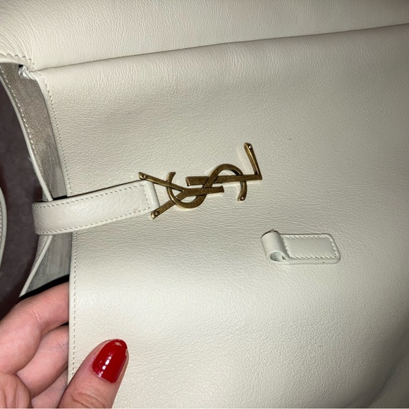 Yves Saint Laurent Cream Shoulder Bag with Gold Accent - Picture 7 of 13